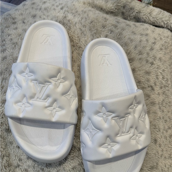 MENS SIZE 7 authentic  100% genuine Louis Vuitton waterfront slides - Picture 3 of 10